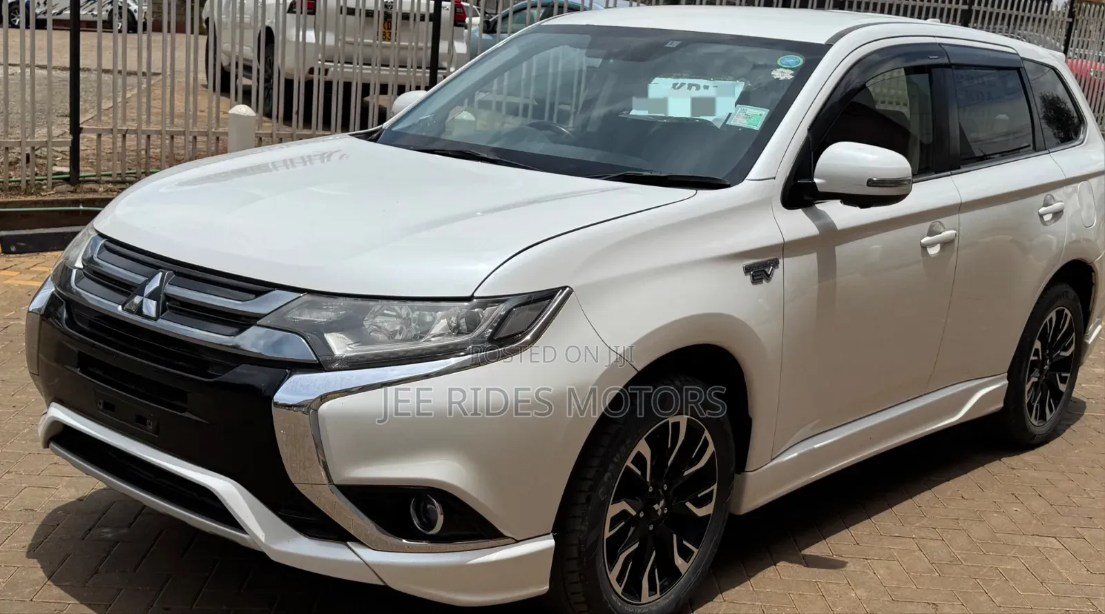 Mitsubishi Outlander 2016 Ivory