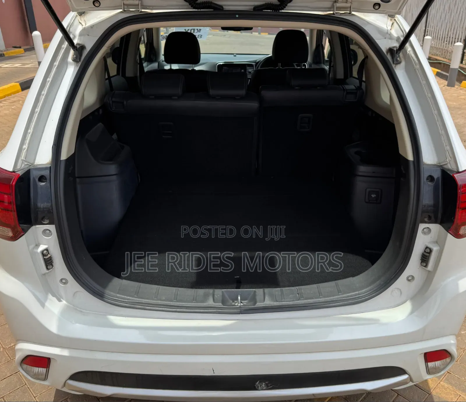 Mitsubishi Outlander 2016 Ivory