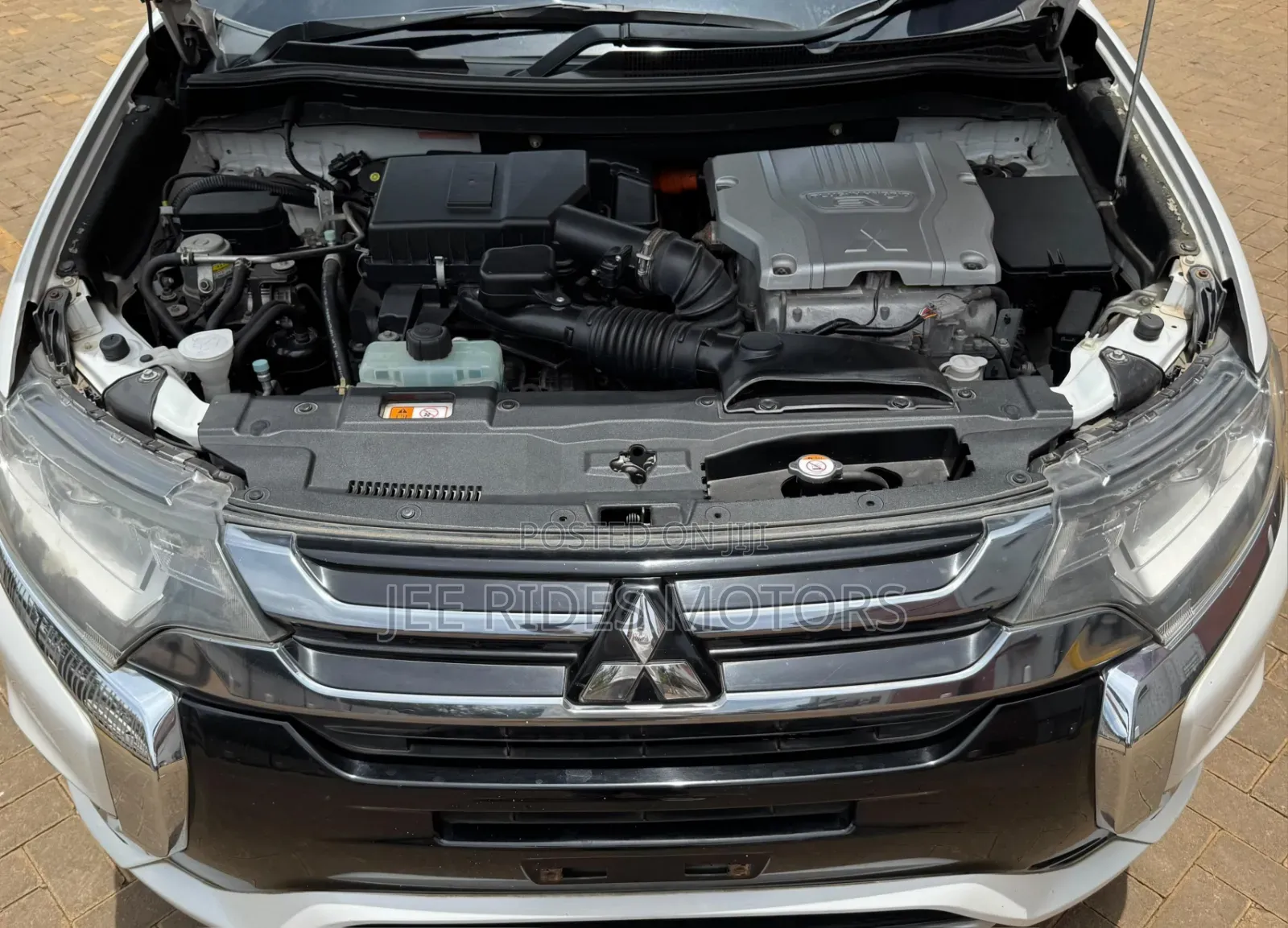 Mitsubishi Outlander 2016 Ivory