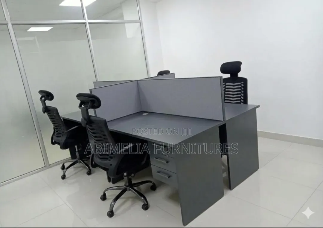 4-Way Workstation With Conference Seats