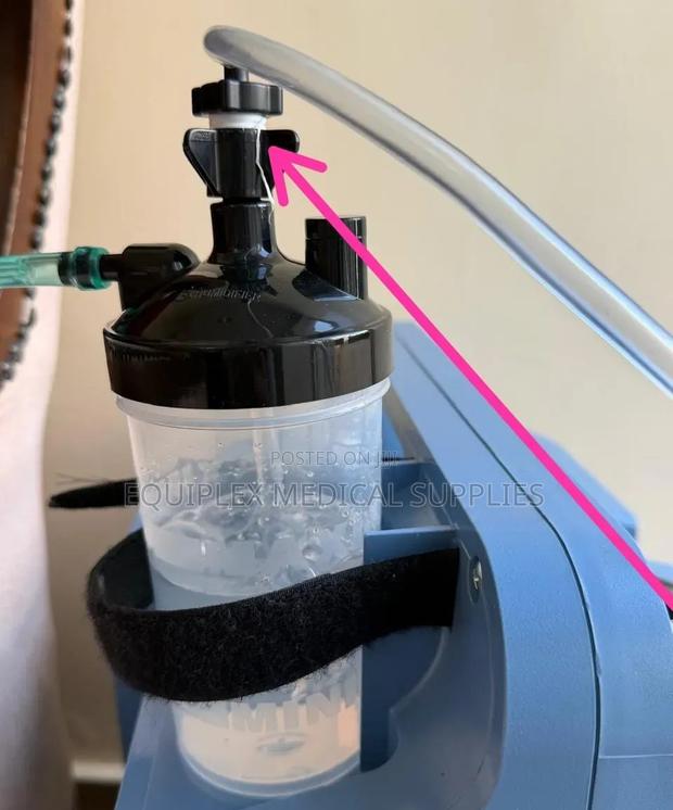 Humidifier Bottle With Connector (For Oxygen Concentrators) - main view