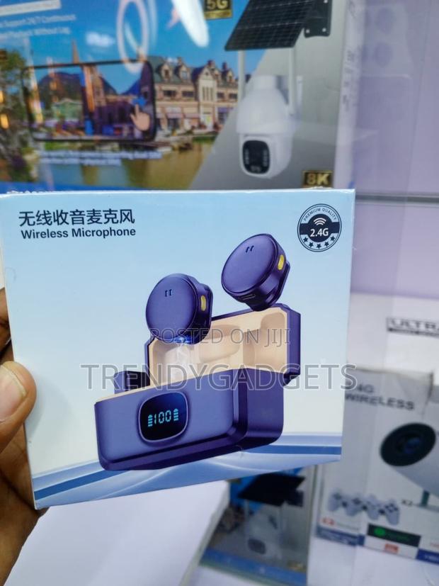 Q8 Wireless Dual Collar Mic With Digital Display Case