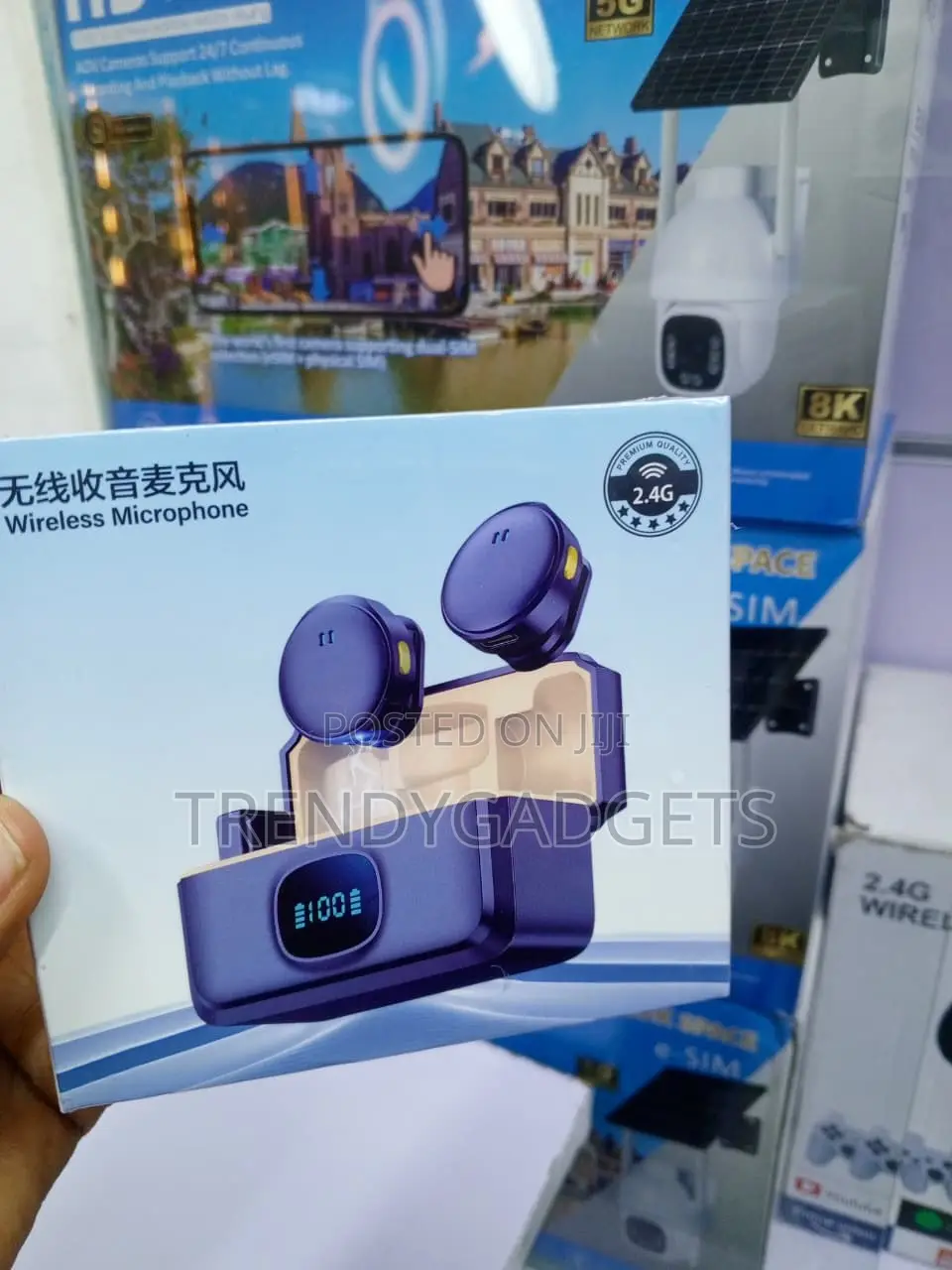 Q8 Wireless Dual Collar Mic With Digital Display Case
