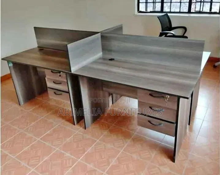 4-Way Workstation With Conference Seats