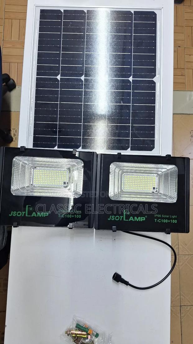 100 +100 Solar Flood Lights - main view