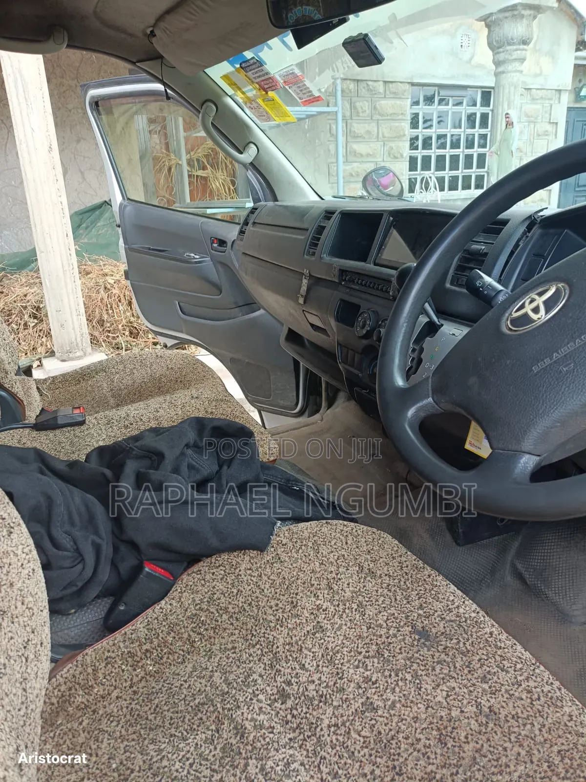 Toyota HiAce 2011 White