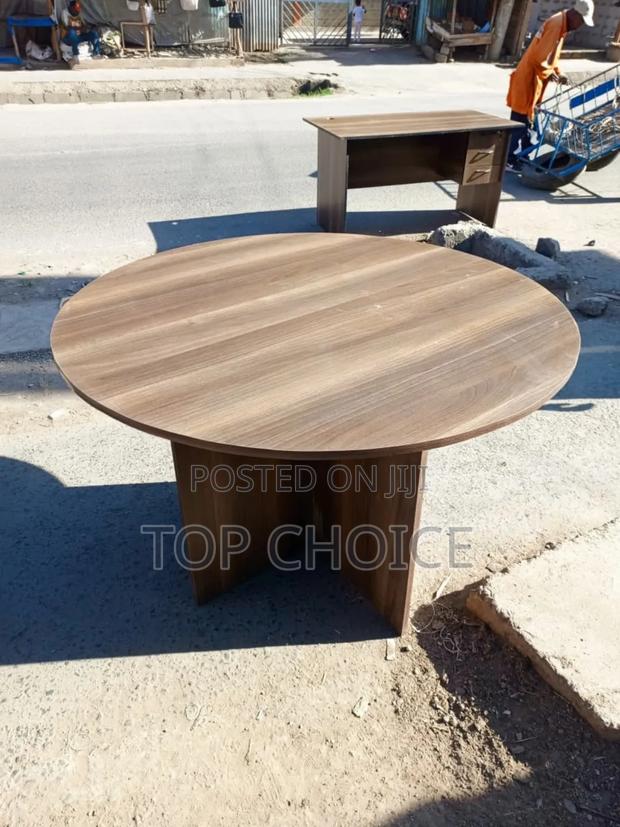 Round Conference Table 4 - Seater - thumbnail 2