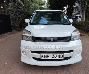 Toyota Voxy X 2WD 8-Seater 2002 White