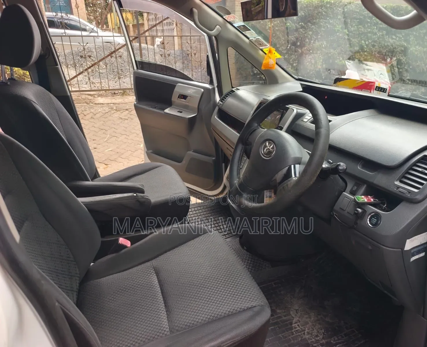 Toyota Noah 2009 White