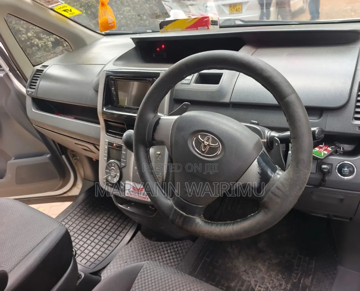 Toyota Noah 2009 White