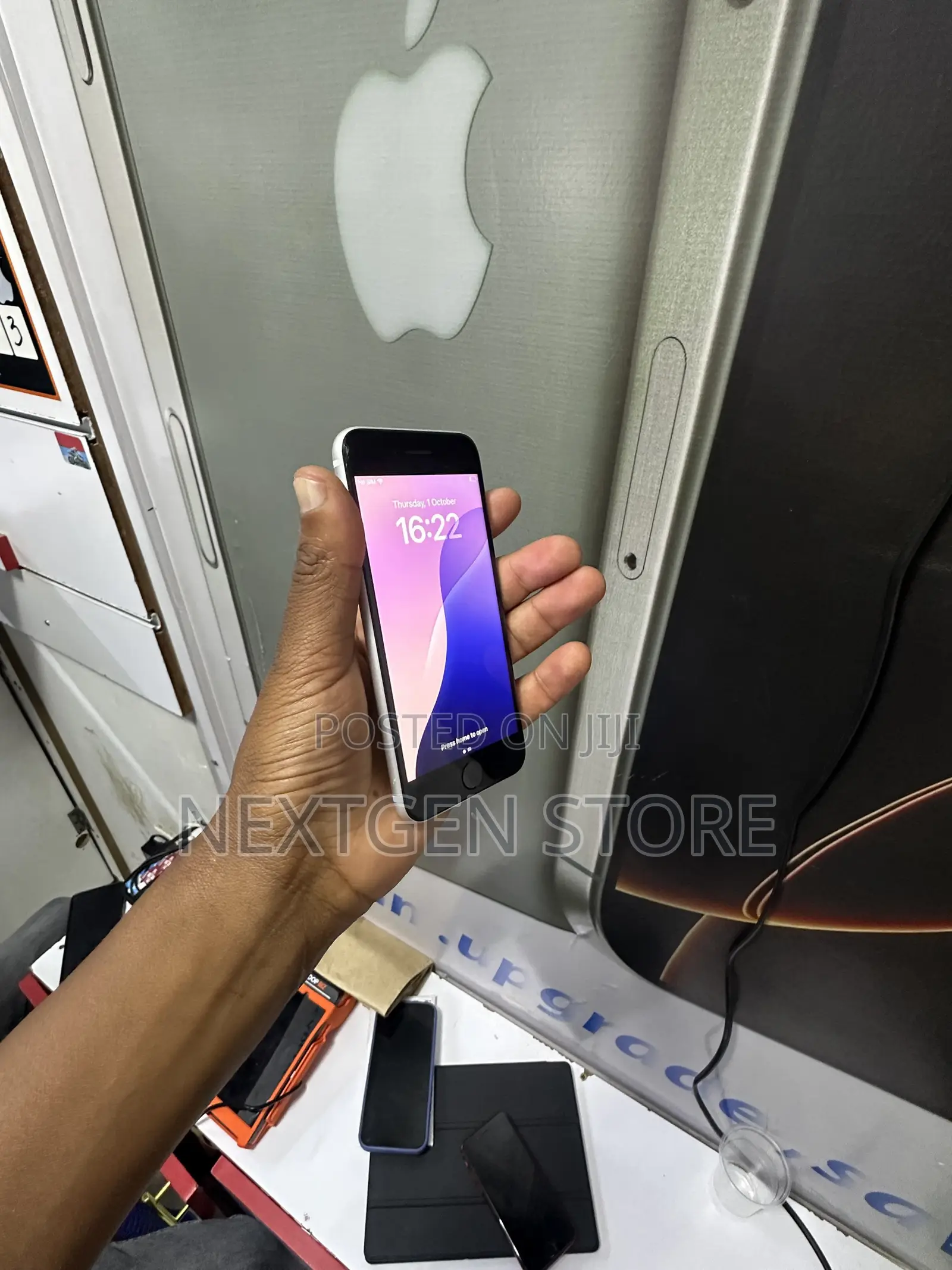 Apple iPhone SE (2020) 64 GB White