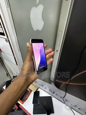 Apple iPhone SE (2020) 64 GB White
