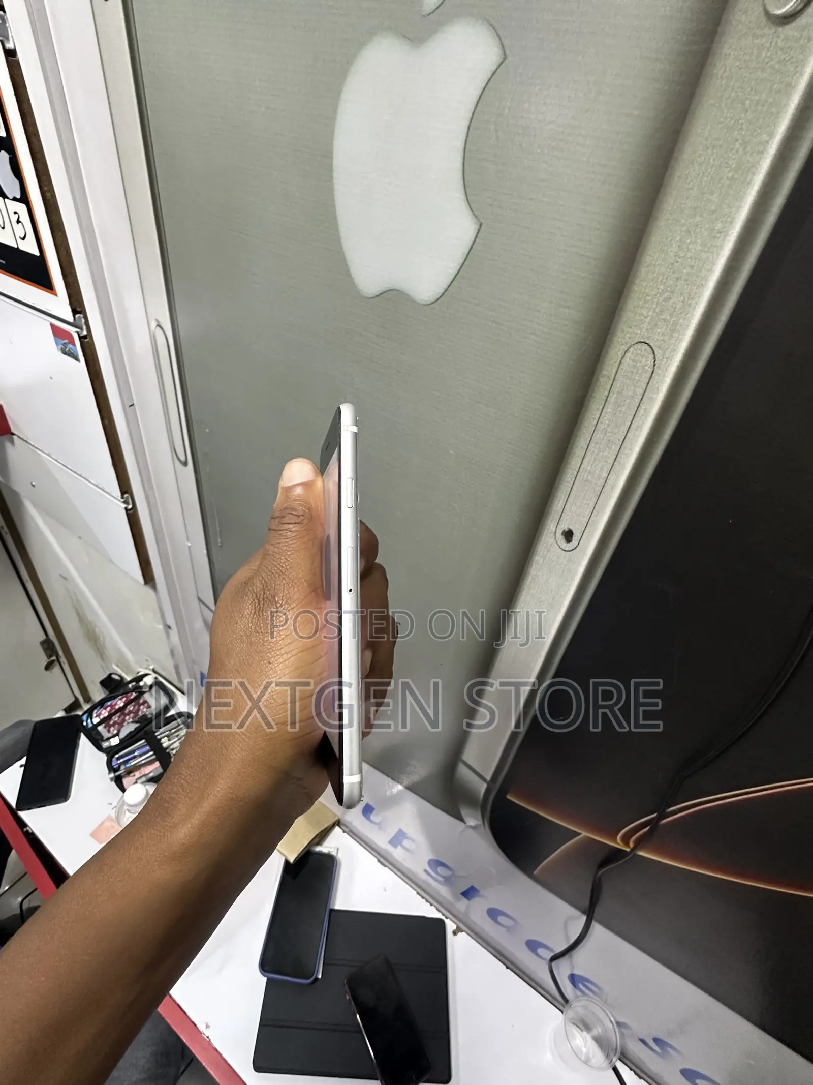 Apple iPhone SE (2020) 64 GB White