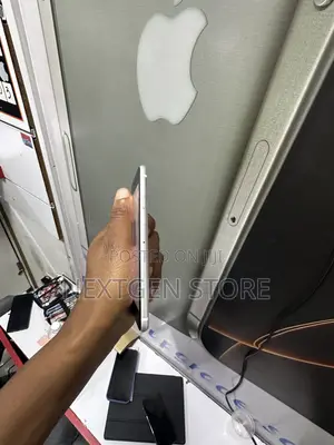 Apple iPhone SE (2020) 64 GB White