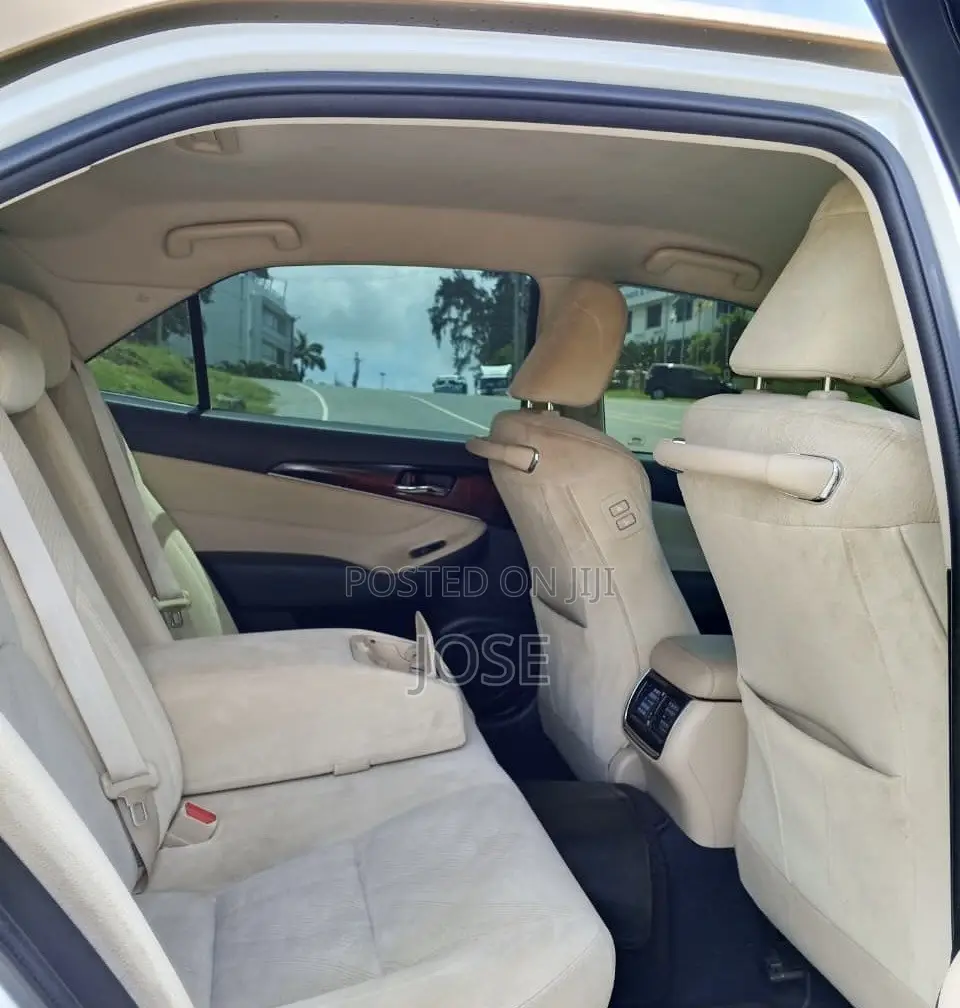 Toyota Crown 2018 White