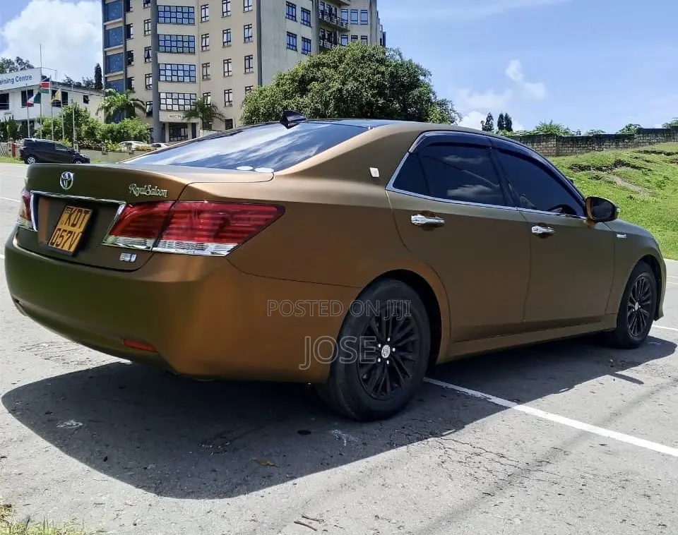 Toyota Crown 2018 White