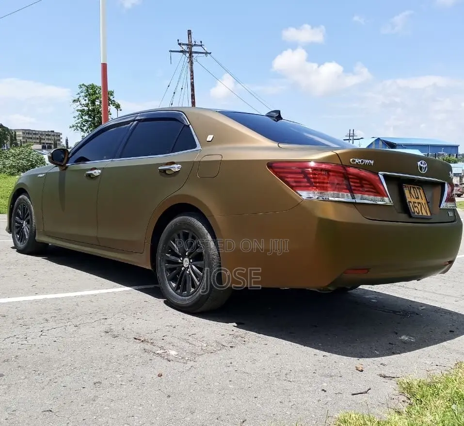 Toyota Crown 2018 White