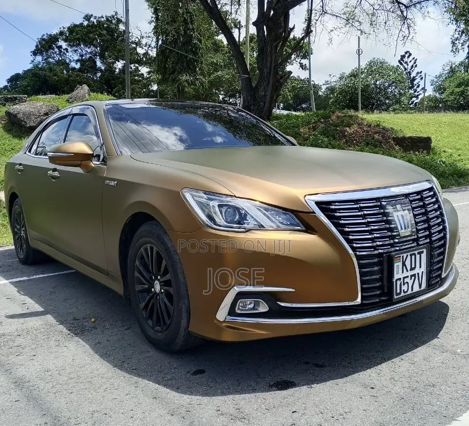 Toyota Crown 2018 White