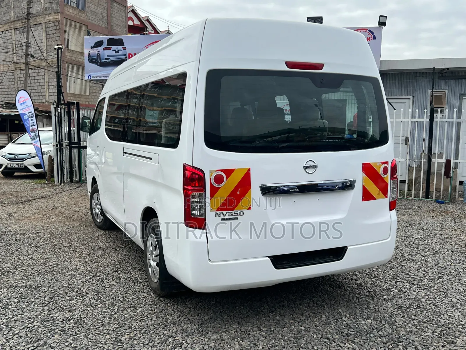 Nissan Caravan (Urvan) 2017 White