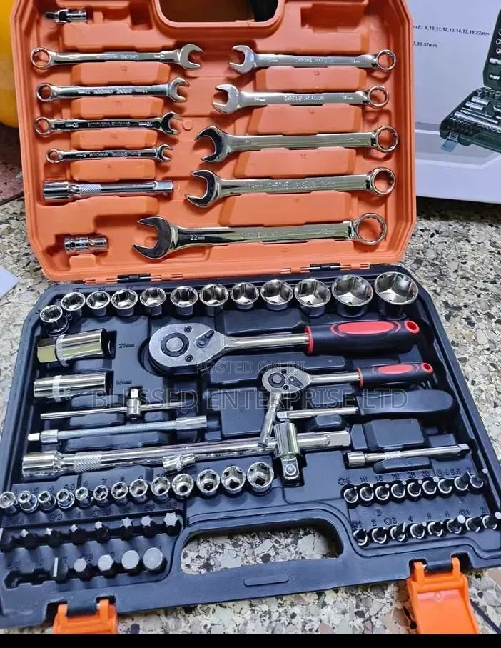 Heavy Duty 82 Piece Socket Wrench Machine