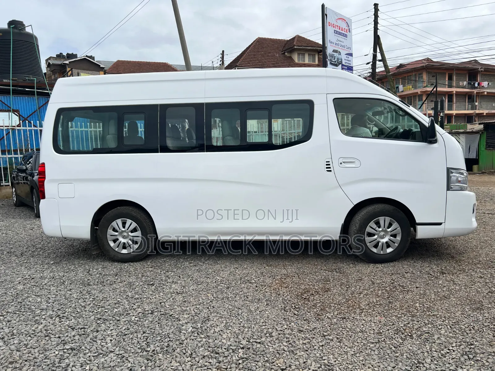 Nissan Caravan (Urvan) 2017 White