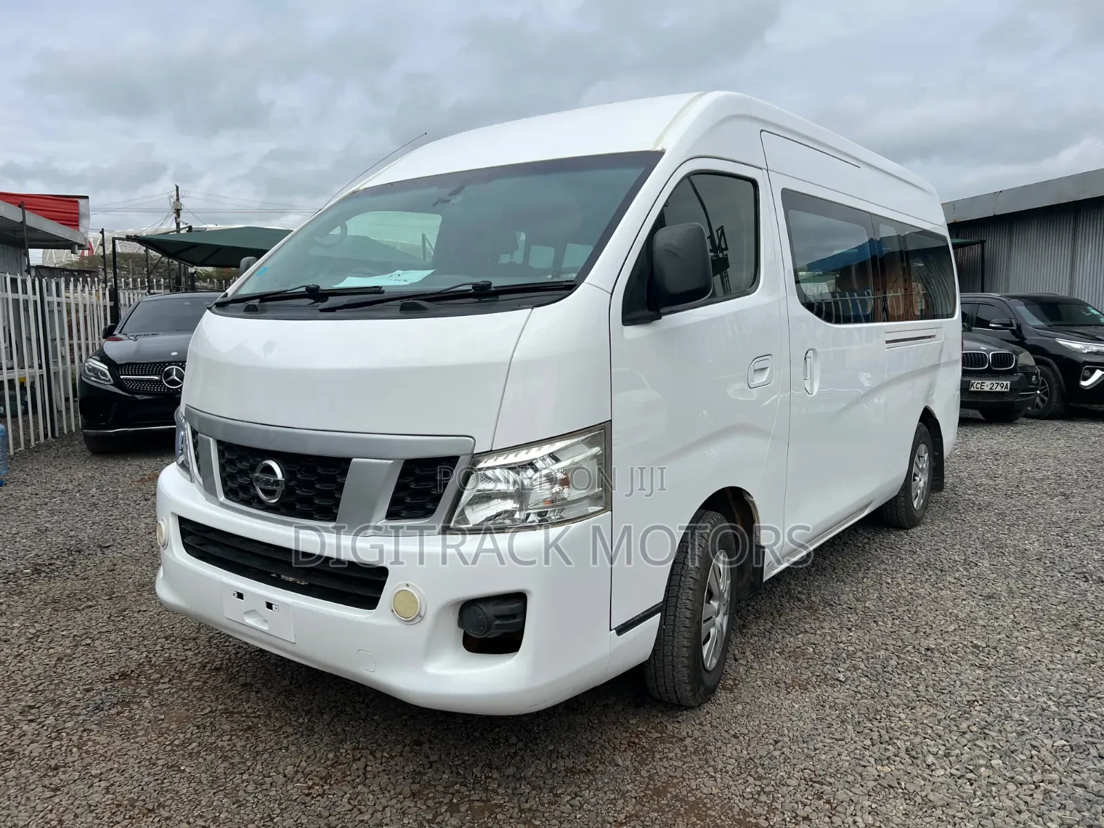 Nissan Caravan (Urvan) 2017 White