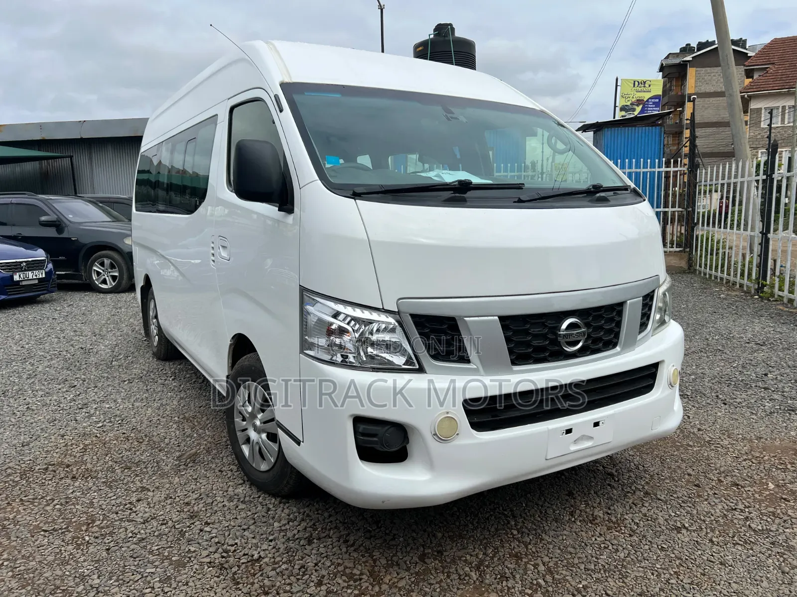 Nissan Caravan (Urvan) 2017 White