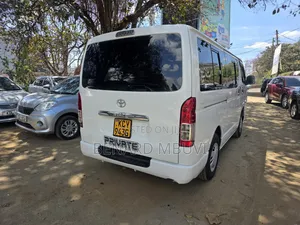 Toyota HiAce 2013 White