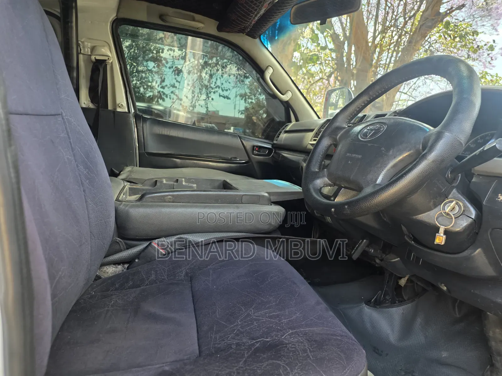Toyota HiAce 2013 White