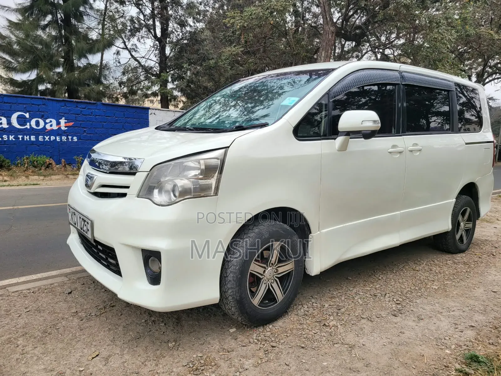 Toyota Noah 2012 White