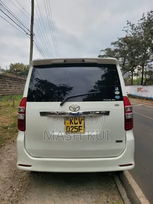 Toyota Noah 2012 White