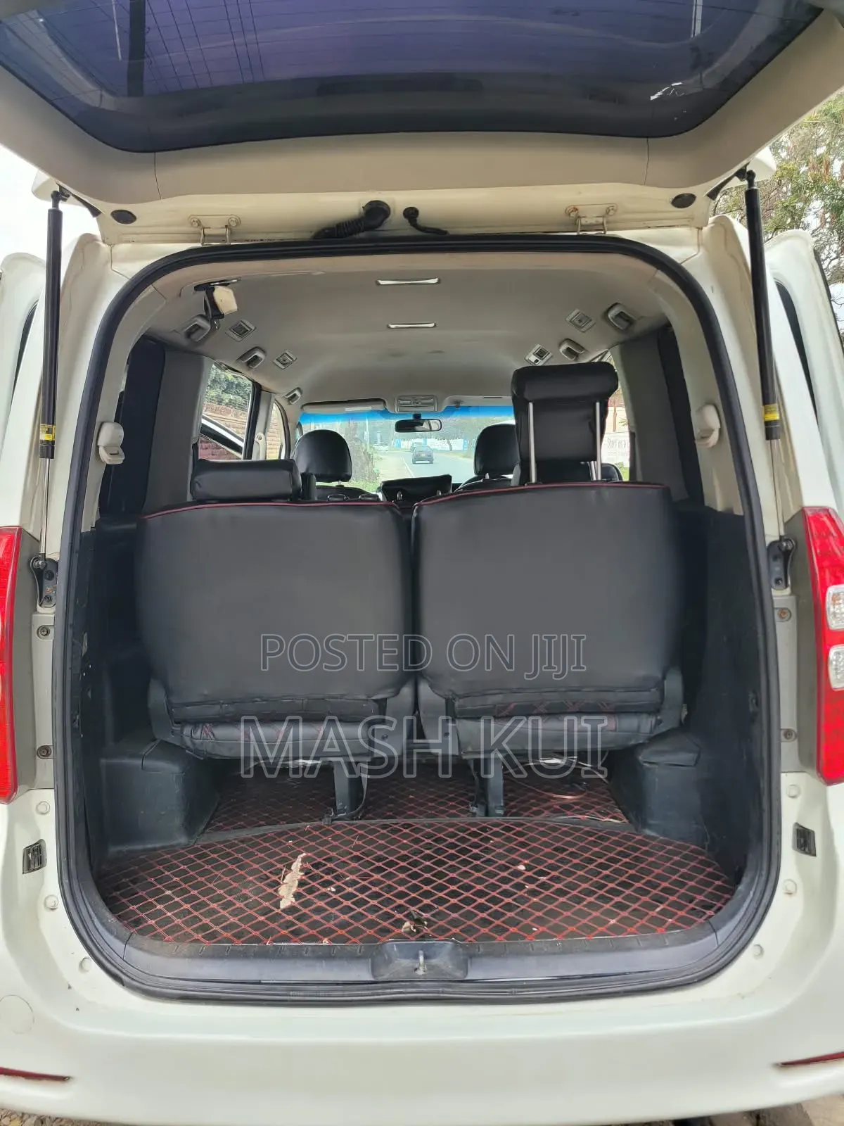 Toyota Noah 2012 White