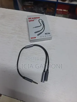 3.5mm Aux Headphones Splitter One to Two Female Aux Port