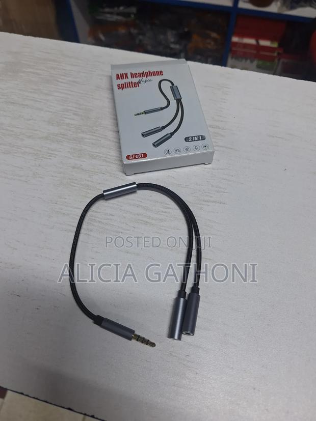 3.5mm Aux Headphones Splitter One to Two Female Aux Port