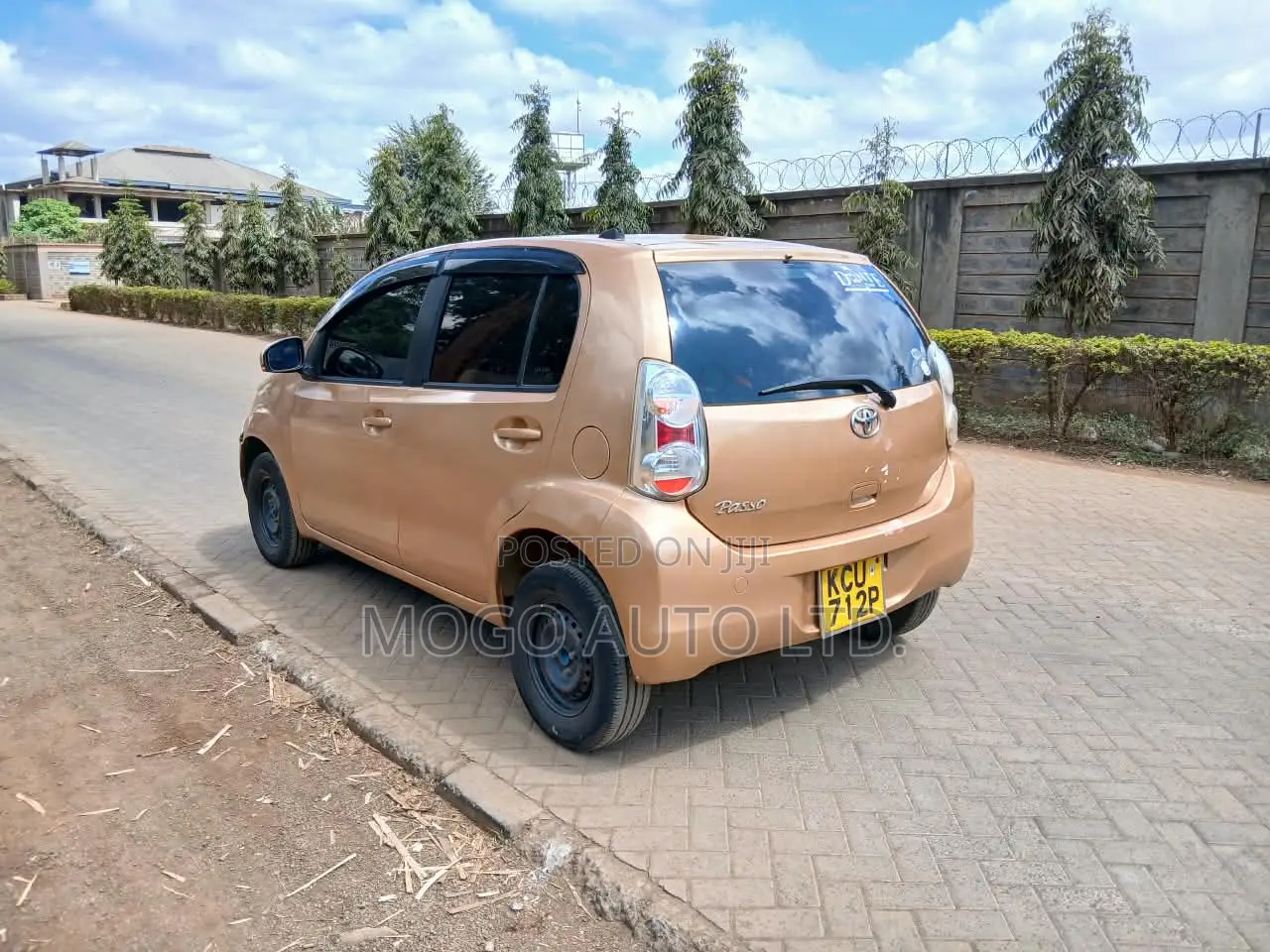 Toyota Passo 2012 Orange
