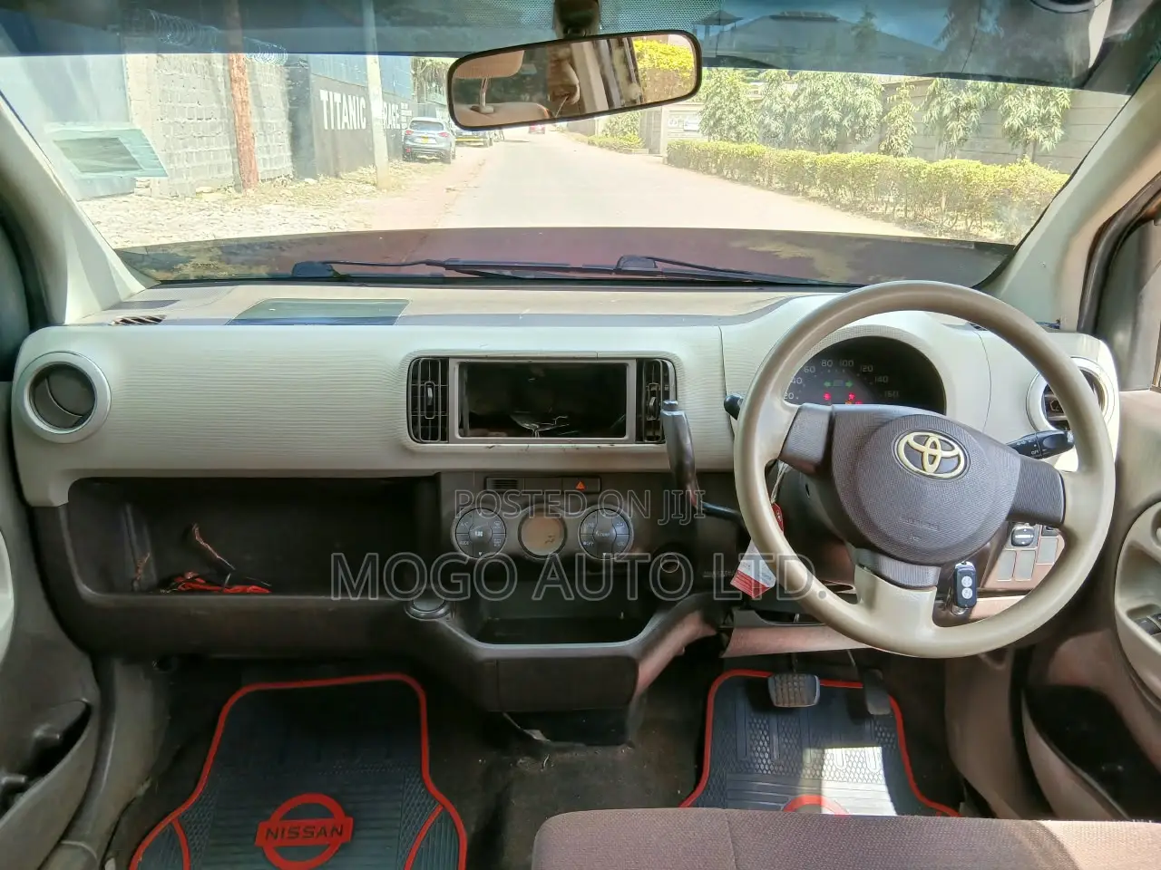 Toyota Passo 2012 Orange