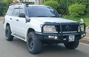 Toyota Land Cruiser 2002 White