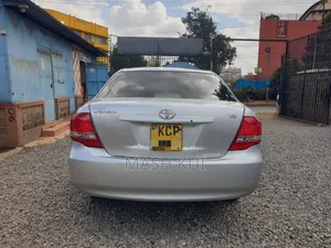Toyota Axio 2011 Silver