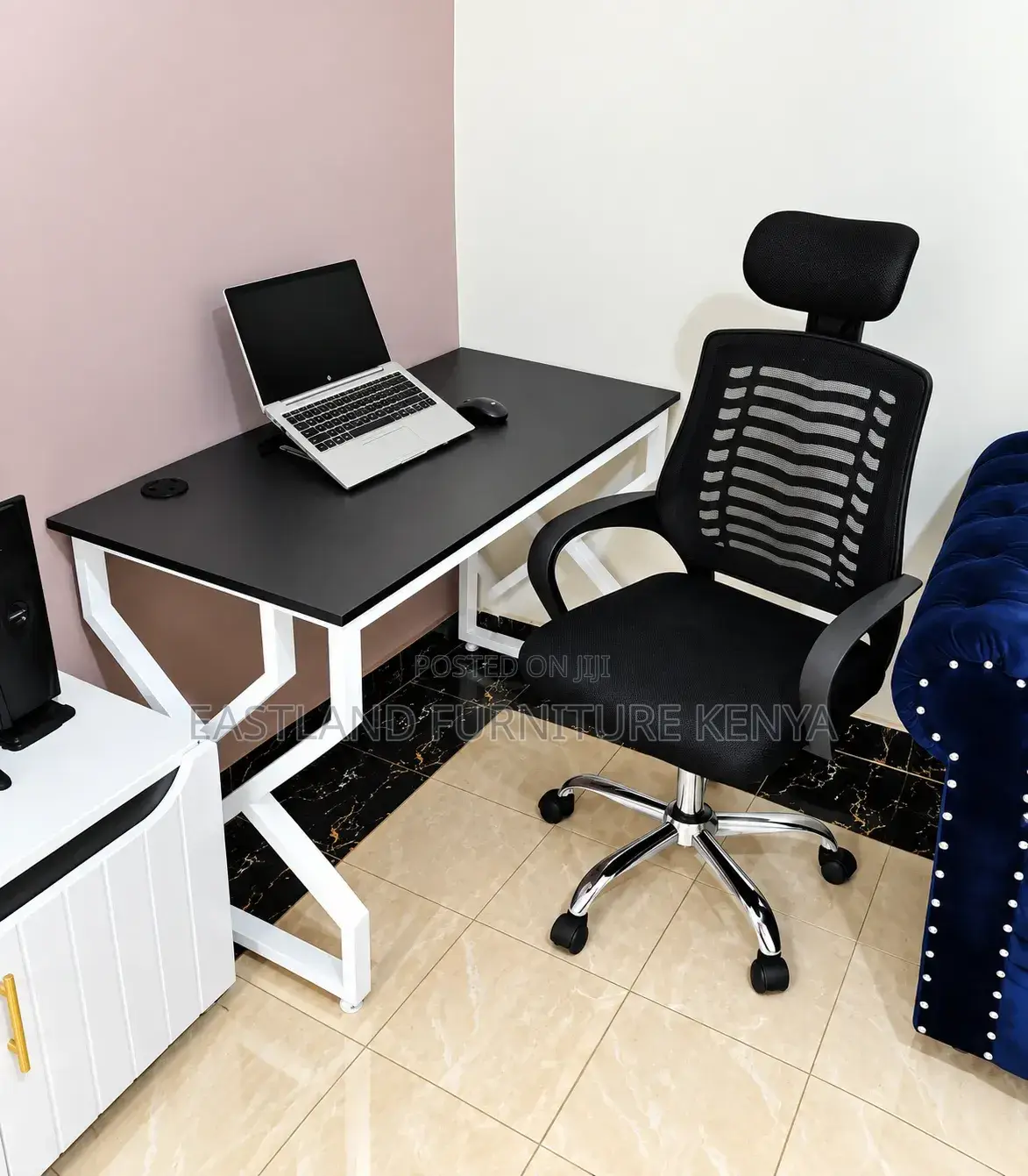 Modern Executive Office Desk With Ergonomic Office Chair