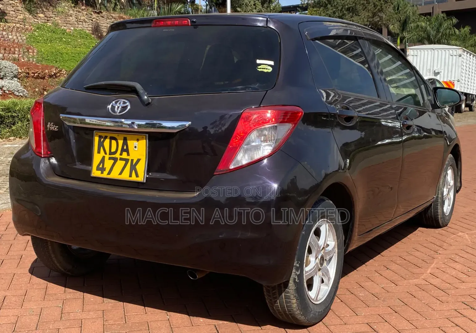 Toyota Vitz 2013 Maroon