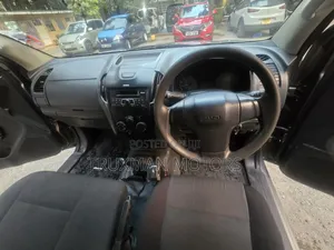 Isuzu D-MAX 2023 Silver
