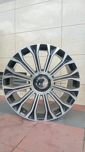 Size 20" AMG Staggered