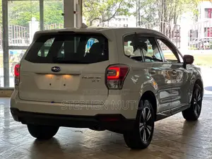 Subaru Forester 2.0XT Touring AWD 2018 White