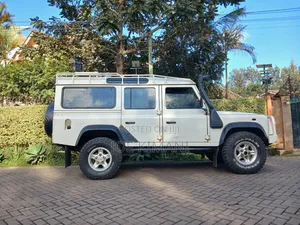 Land Rover Defender 2022 White