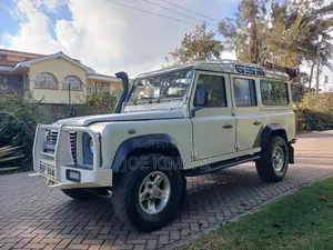 Land Rover Defender 2022 White