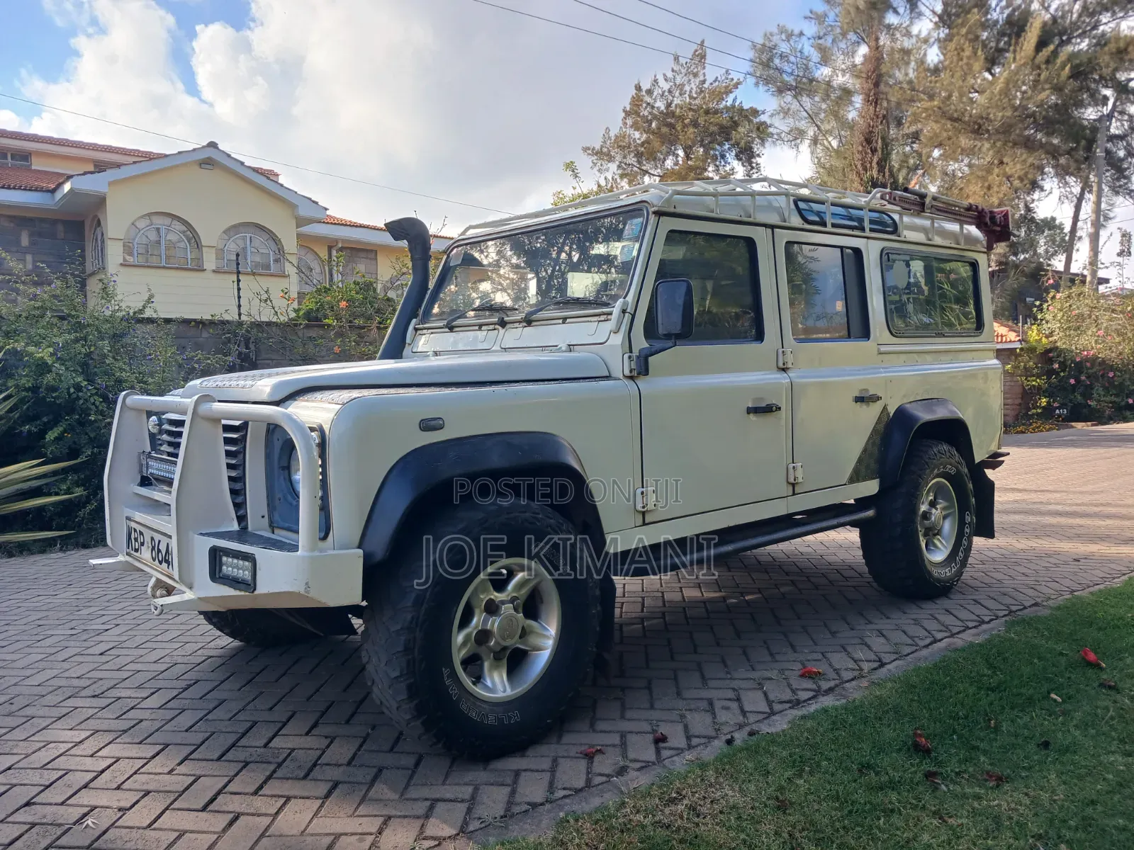 Land Rover Defender 2022 White