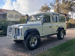 Land Rover Defender 2022 White