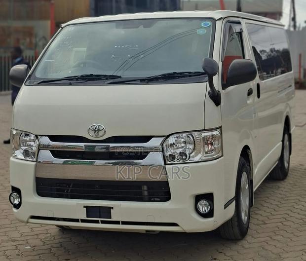 Toyota HiAce 2019 White