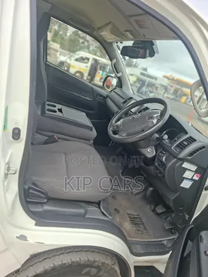 Toyota HiAce 2019 White