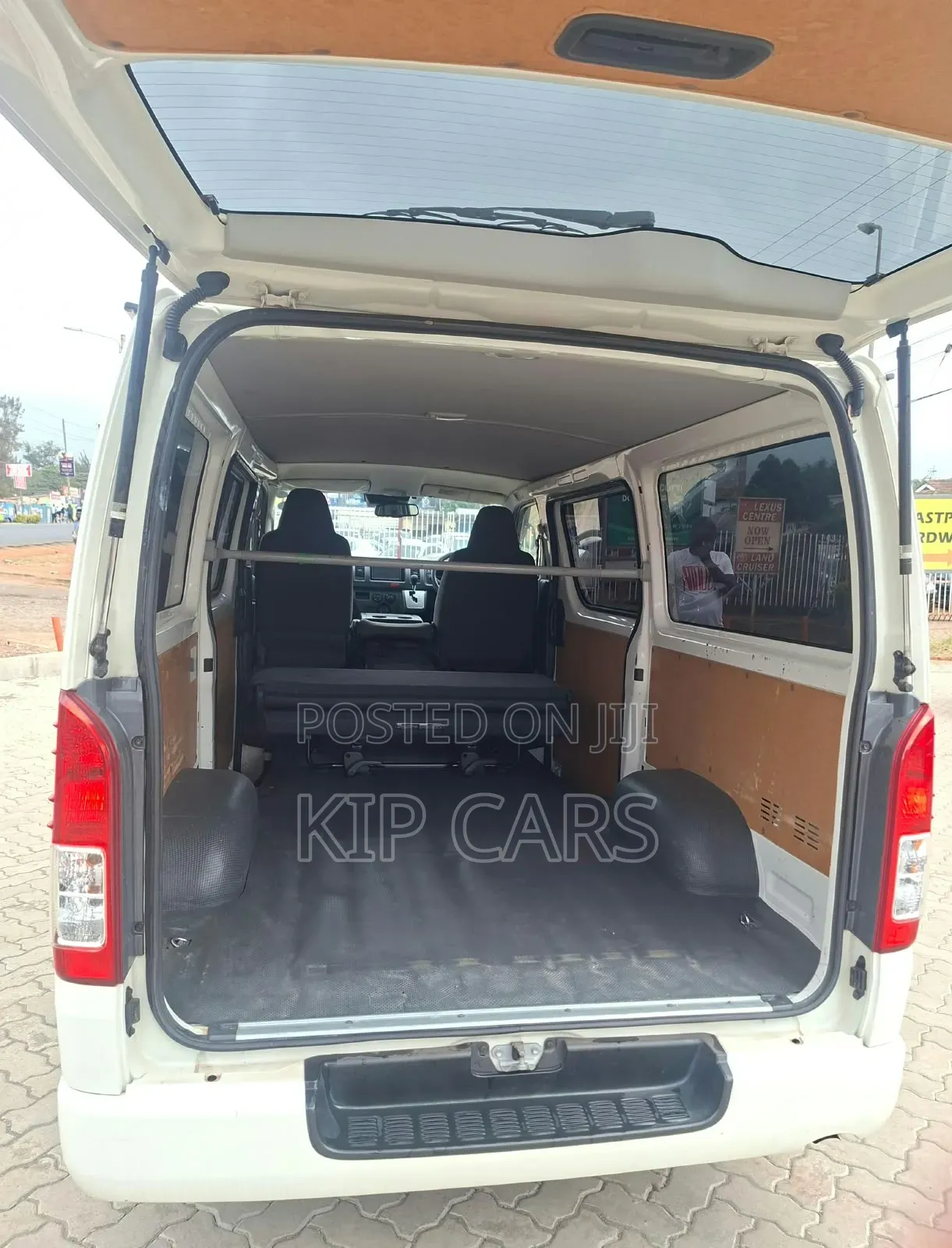 Toyota HiAce 2019 White